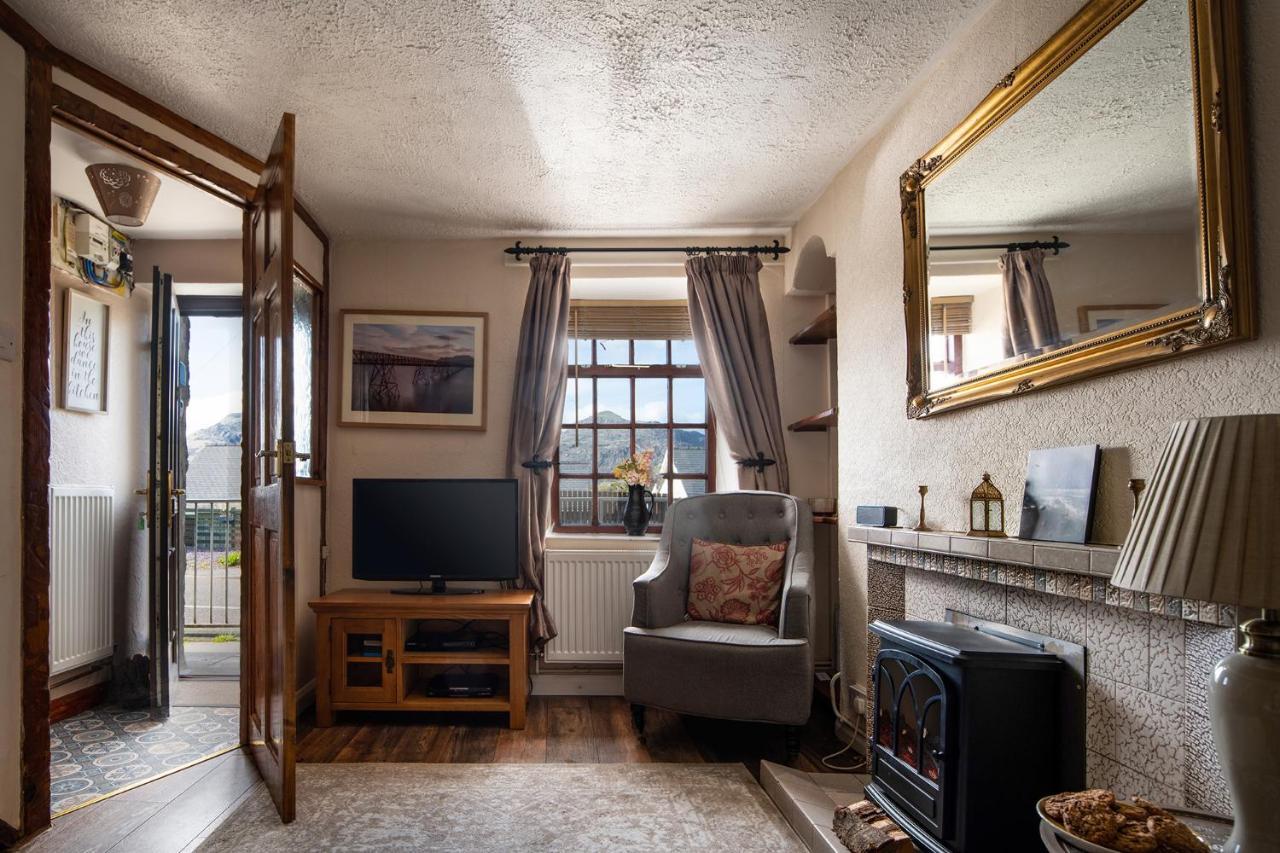 Homely Cottage With Garden And Mountain-View Blaenau Ffestiniog Bagian luar foto