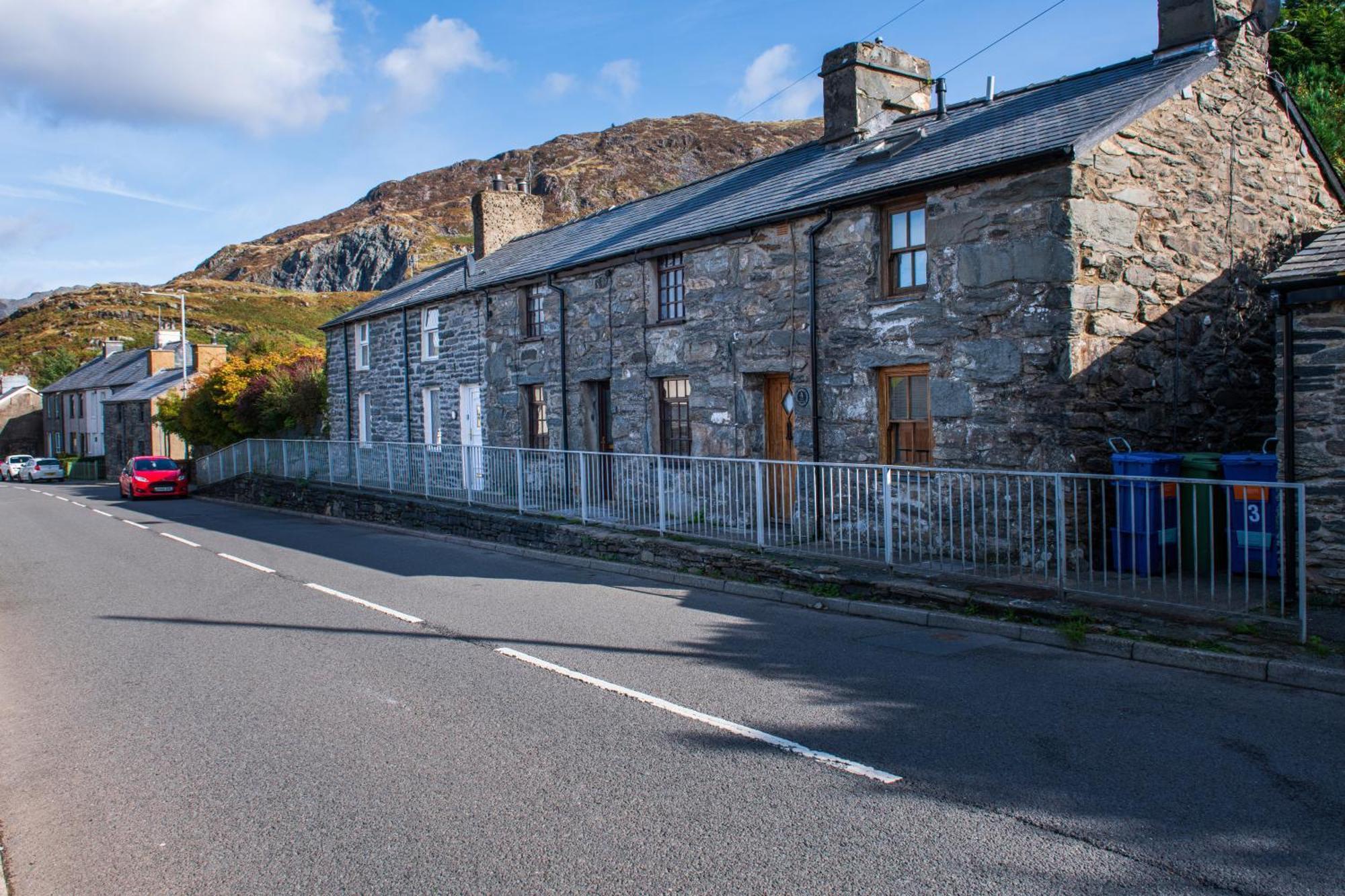 Homely Cottage With Garden And Mountain-View Blaenau Ffestiniog Bagian luar foto
