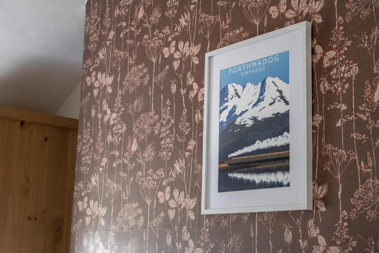 Homely Cottage With Garden And Mountain-View Blaenau Ffestiniog Bagian luar foto