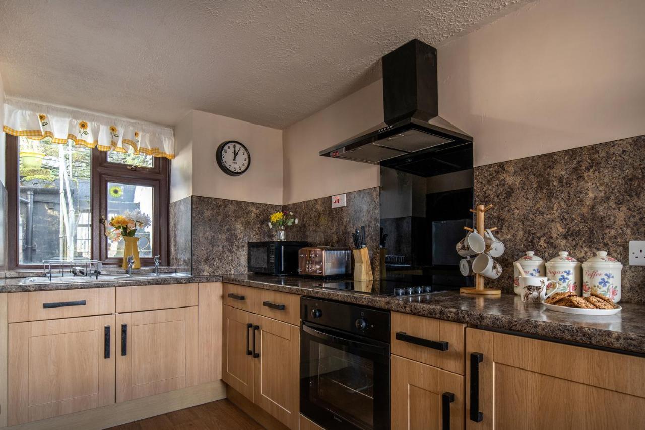 Homely Cottage With Garden And Mountain-View Blaenau Ffestiniog Bagian luar foto